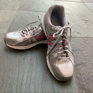 New Balance Susan G. Komen walking athletic sneakers gray with pink trim Size 8